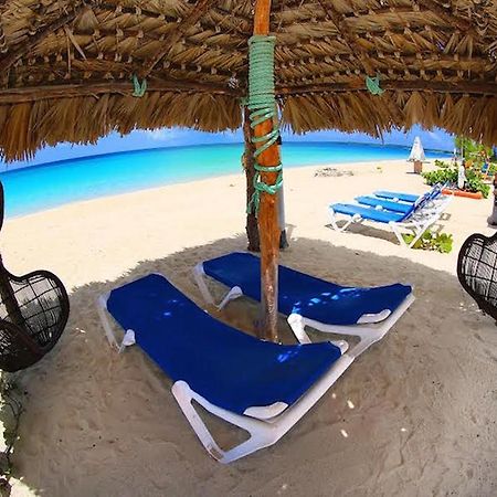Rollezz Villas Beach Resort Old Bight Exterior foto